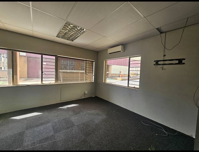 9,058M² WAREHOUSE TO LET IN TUNNEY